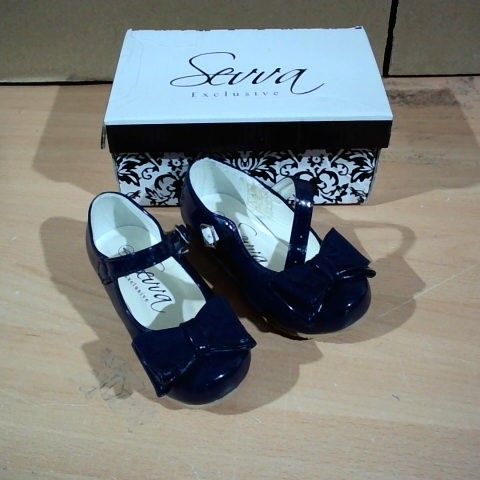BOXED PAIR OF SEVVA EXCLUSIVE CHILDRENS SHOES NAVY SIZE 6