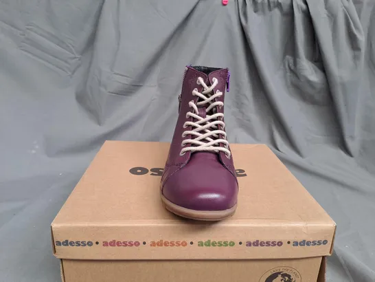 PAIR OF ADESSO DENVER BOOTS IN PLUM SIZE 6