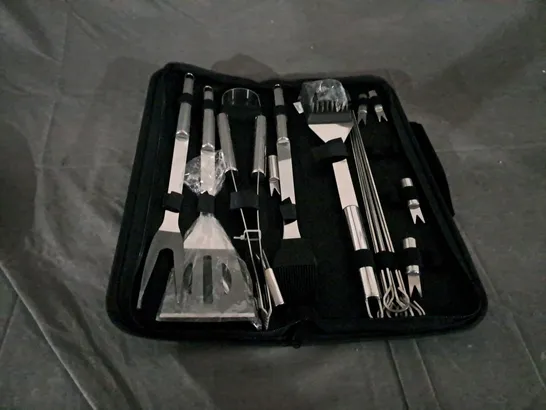 STAINLESS STEEL KITCHEN UTENSIL SET WITH CARRY CASE