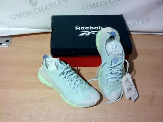 BOXED PAIR OF REEBOK TRAINERS SIZE 5.5
