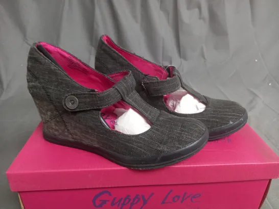 BOX OF APPROXIMATELY 10 BLACK  GUPPY LOVE BY BLOWFISH SHOES IN VARIOUS SIZES 