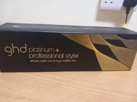 BOXED GHD PLATINUM + PROFESSIONAL STYLER 