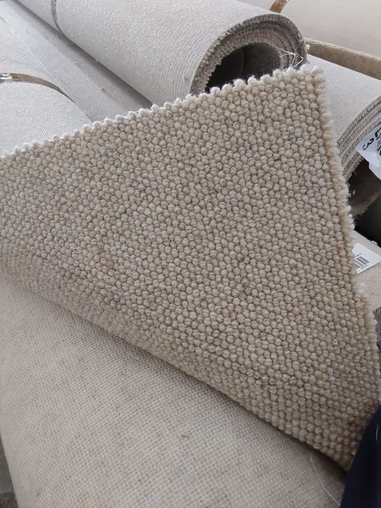 ROLL OF QUALITY PADSTOW ANGORA PEBBLE CARPET // SIZE: APPROX 1.4 X 3m