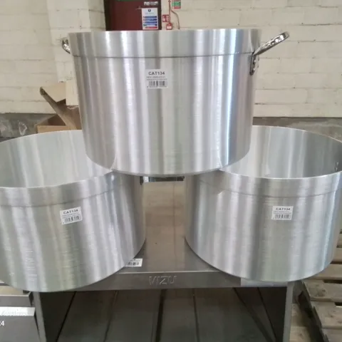 LOT CONTAINING 3 BOXED LARGE STAINLESS STEEL PARDINI CASSEROLE POTS (LIDS NOT INCLUDED)