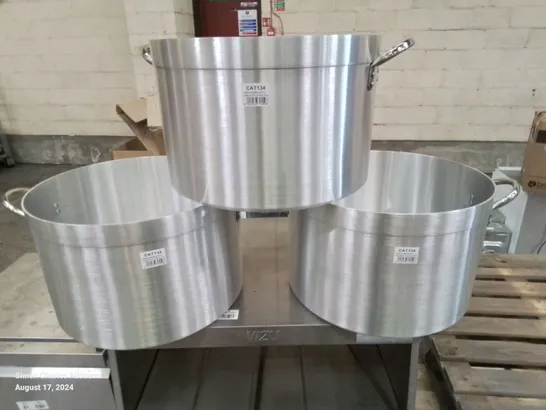 LOT CONTAINING 3 BOXED LARGE STAINLESS STEEL PARDINI CASSEROLE POTS (LIDS NOT INCLUDED)