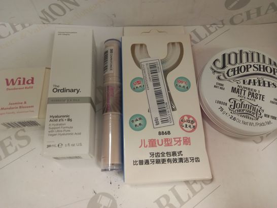 LOT OF APPROXIMATELY 20 ASSORTED COSMETIC ITEMS TO INCLUDE JOHNNY'S CHOP SHOP MATT PASTE, RIMMEL LONDON INSTA DUO CONTOUR STICK, WILD DEODORANT REFILL, ETC