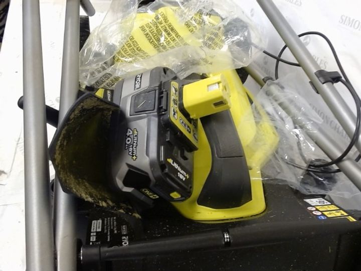 Lot 607 RYOBI RLM18X33B40 18V ONE+ CORDLESS 33CM LAWNMOWER STARTER KIT