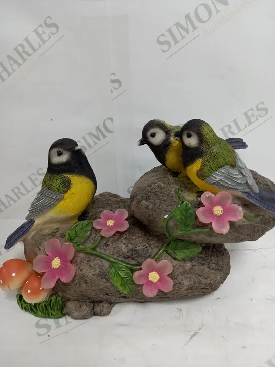 BOXED 3 BIRDS ON ROCKS WITH SOLAR LIGHT