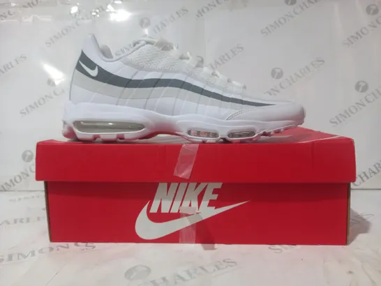 BOXED PAIR OF NIKE AIR MAX 95 ULTRA SHOES IN WHITE/GREY UK SIZE 10