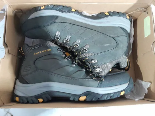 SKECHERS HIKING BOOTS SIZE 9