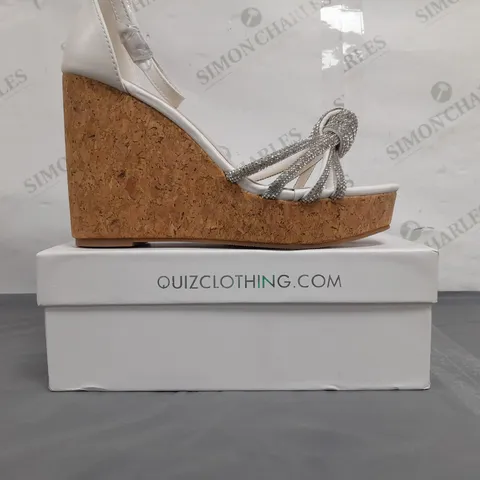 BOXED PAIR OF QUIZ OPEN TOE HIGH WEDGE SANDALS IN WHITE W. JEWEL EFFECT SIZE 7