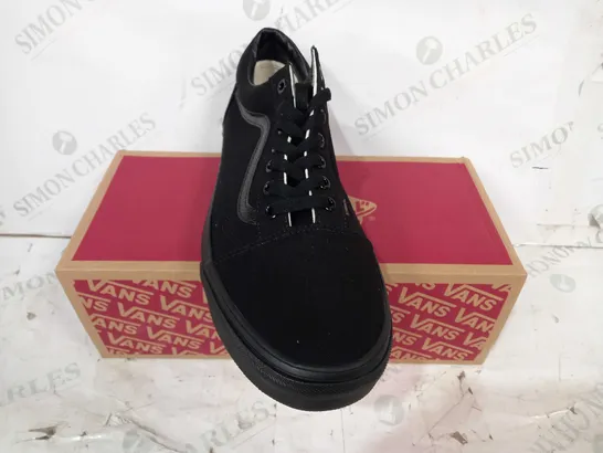 BOXED PAIR OF VANS OLD SKOOL LACE UP SHOE SIN BLACK UK SIZE 11