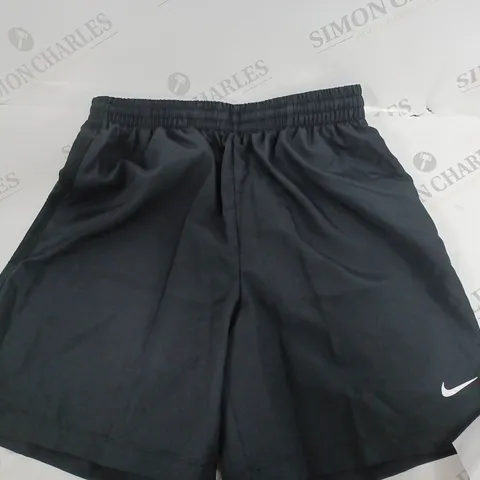 NIKE DRI FIT STANDARD SHORTS - MEDIUM