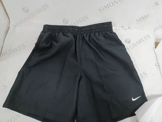 NIKE DRI FIT STANDARD SHORTS - MEDIUM