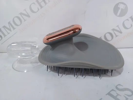 BOXED MANTA PULSE FLEXIBLE HAIRBRUSH