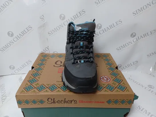 BOXED PAIR OF SKECHERS CHARCOAL HIKING BOOTS SIZE 4.5