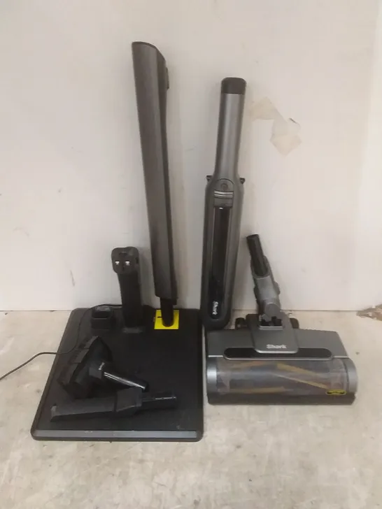 BOXED SHARK CORDED VACUUM 