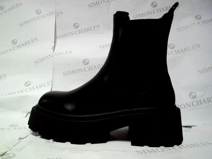 dm chelsea boots size 5