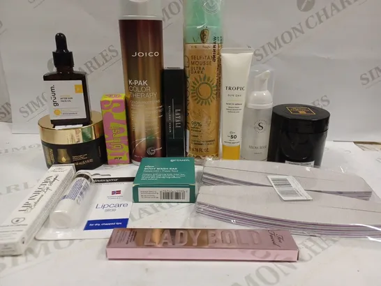 BOX OF APPROX 10 ASSORTED BEAUTY PRODUCTS TO INCLUDE JOICO COLOUR-PROTECTING SHAMPOO, TROPIC FACIAL UV DEFENCE, TOO FACED LIP LINER #POST-OP PINK, ETC 