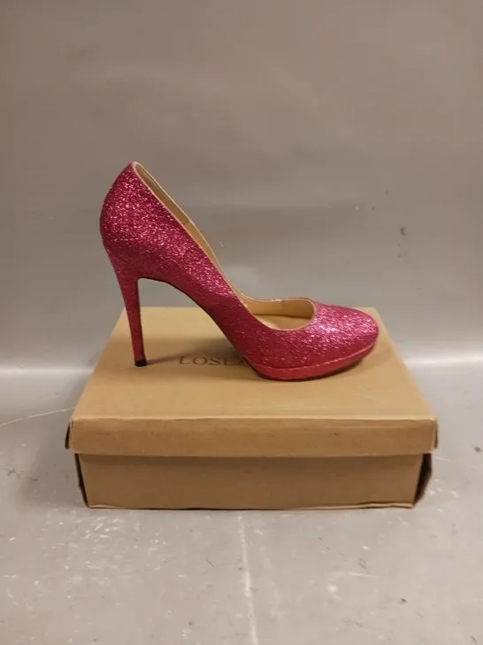 BOXED PAIR OF LOSLANDIFEN HIGH HEEL RED GLITTER SHOES - SIZE 4