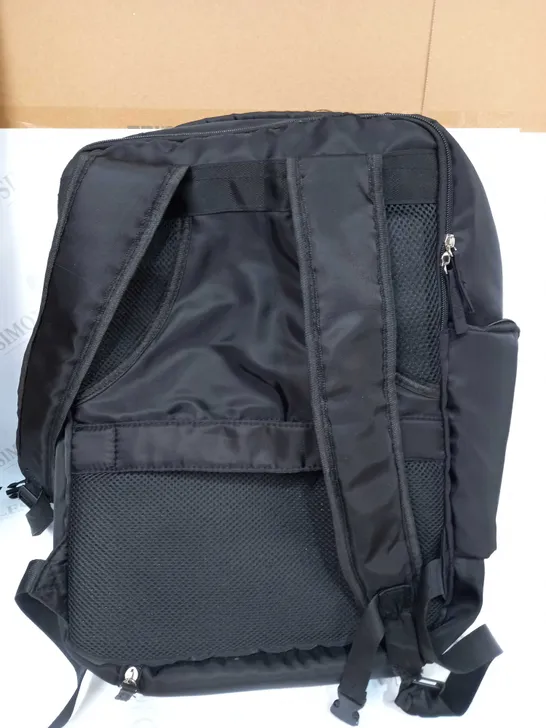 LUGG BACKPACK - BLACK / SIZE: H40, W30, D20CM