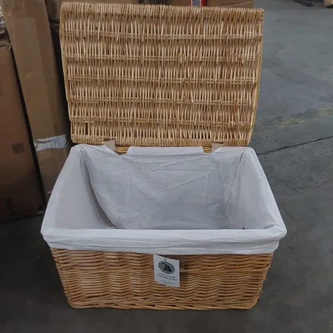 BOXED RECTANGULAR WICKER STORAGE BASKET WITH LID AND REMOVABLE LINING (1 BOX)