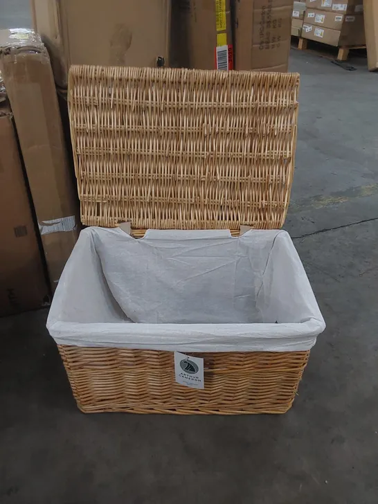 BOXED RECTANGULAR WICKER STORAGE BASKET WITH LID AND REMOVABLE LINING (1 BOX)