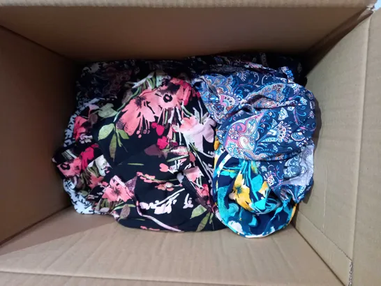 BOX OF APPROXIMATELY 10 ASSORTED ITEMS OF CLOTHING IN VARIOUS STYLES AND SIZES TO INCLUDE D&CO. BEACH, RUTH LANGSFORD, WHITE STUFF, ETC