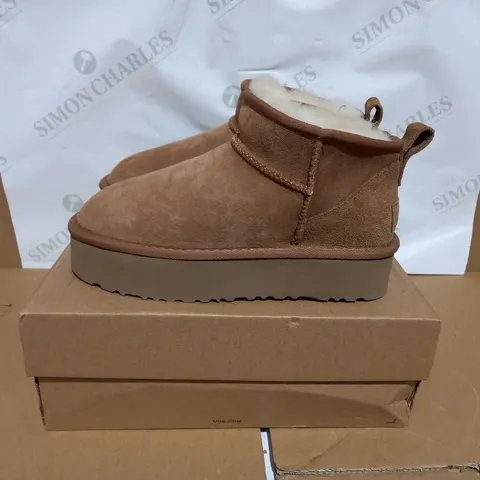 BOXED PAIR OF UGG CLASSIC ULTRA MINI PLATFORM BOOTS SIZE 4