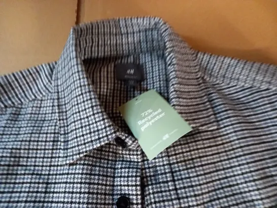 H&M RELAXED FIT GREY CHECK SHIRT - EUR M