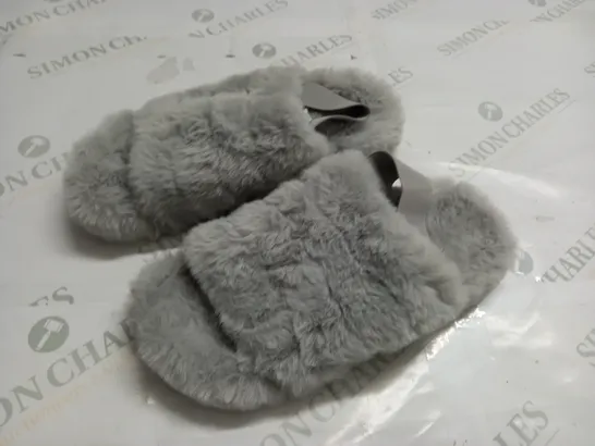 GREY FAUX FUR SLIPPERS - 39