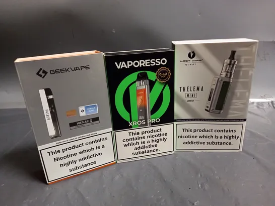 APPROXIMATELY 20 VAPES & E-CIGARETTES TO INCLUDE GEEKVAPE WENAX Q, VAPORESSO XCROS PRO, LOST VAPE QUEST THELEMA MINI, ETC