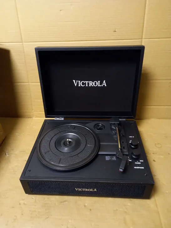 VICTROLA PREMIUM 3-SPEED BLUETOOTH SUITCASE RECORD PLAYER - BLACK