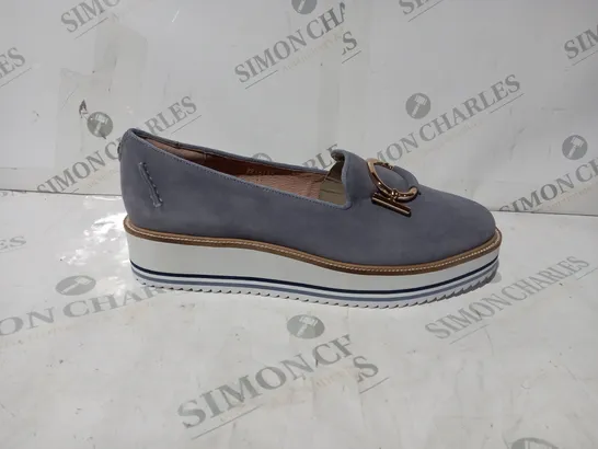 BOXED PAIR OF MODA IN PELLE ERISIN LOAFERS IN LIGHT BLUE UK SIZE 8