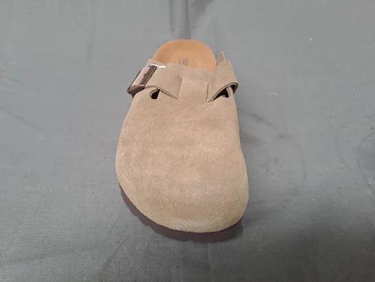 BOXED PAIR OF BIRKENSTOCK BOSTON BS SHOES IN TAUPE UK SIZE 5