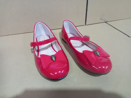 PAIR OF SIZE 34 RED KURT GEIGER SHOES 