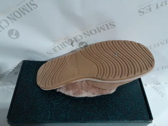 BOXED PAIR OF EMU NEST JOLIE SHEEPSKIN SLIPPERS IN CAMEL - SIZE 6