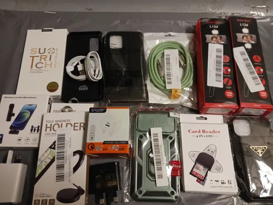 LOT OF ASSORTED MOBILE PHONE ACCESSORIES TO INCLUDE SELFIE STICKS, CARD READERS, CASES AND POWER ADAPTERS