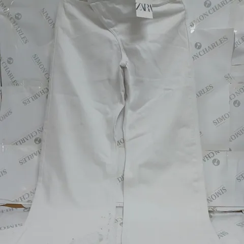 ZARA WHITE DENIM JEANS SIZE 34 