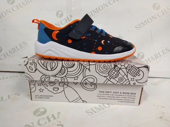 BOXED PAIR OF CLARKS AEON COSMO KIDS SHOES IN BLACK/BLUE/ORANGE UK SIZE 12.5