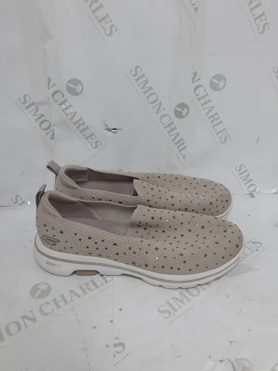 SKECHERS FLAT KNIT SLIP ON TRAINER - UK 5.5