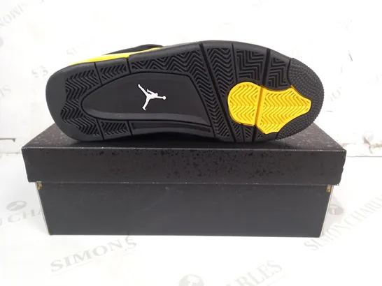 BOXED PAIR OF NIKE AIR JORDAN 4 RETRO SHOES IN BLACK/YELLOW UK SIZE 8