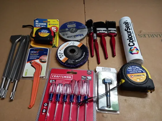 LOT OF ASSORTED TOOLS AND DIY ITEMS TO INCLUDE CHISELS, BLUE ZONE DISCS AND SCREWDRIVER SET