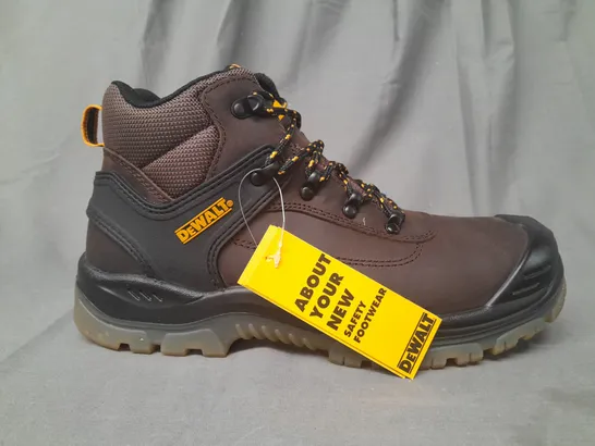 BOXED PAIR OF DEWALT NORTH DAKOTA STEEL TOE SAFETY BOOTS IN BROWN UK SIZE 9