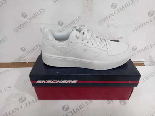 BOXED PAIR OF SKECHERS SPORT COURT 92 SHOES WHITE UK SIZE 10