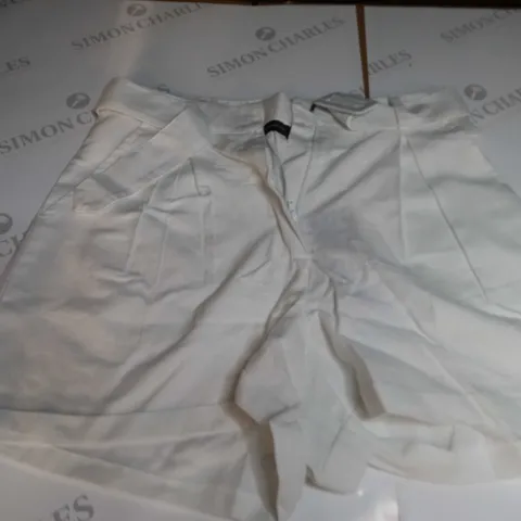 FRENCH ONNECTION BELTED LINEN SHORTS IN WHITE - SMALL