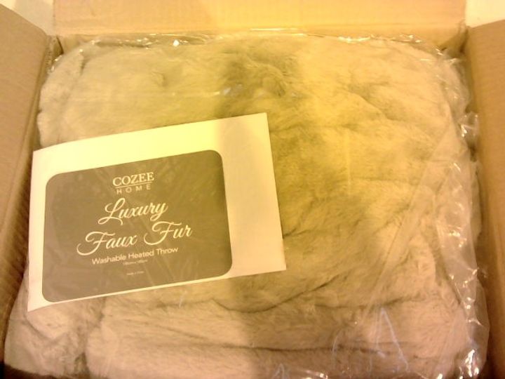COZEE HOME LUXURY FAUX FUR HEATED THROW 3122015Simon Charles Auctioneers