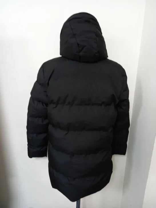 LARG BLACK PUFFER COAT 