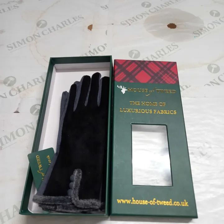 HOUSE OF TWEED BLACK HOT GLOVES 4483601Simon Charles Auctioneers