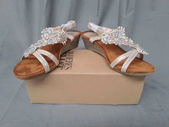 BOXED PAIR OF WHERE'S THAT FROM OPEN TOE WEDGE SANDALS IN ROSE GOLD W. GLITTLER & JEWEL EFFECT UK SIZE 7